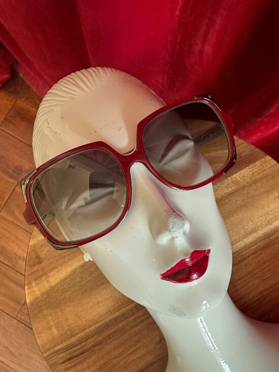 Circa Accessories - CIRCA Twiggy Oversized Red Retro Reading Sunglasses +2.25 EUC